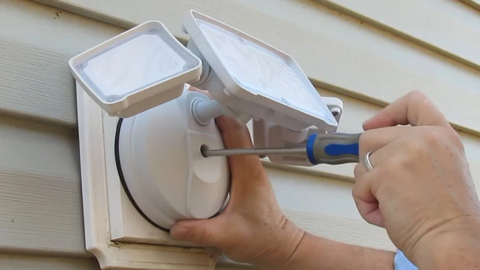 How to Install Outdoor Flood Light in the Backyard: 10 Steps
